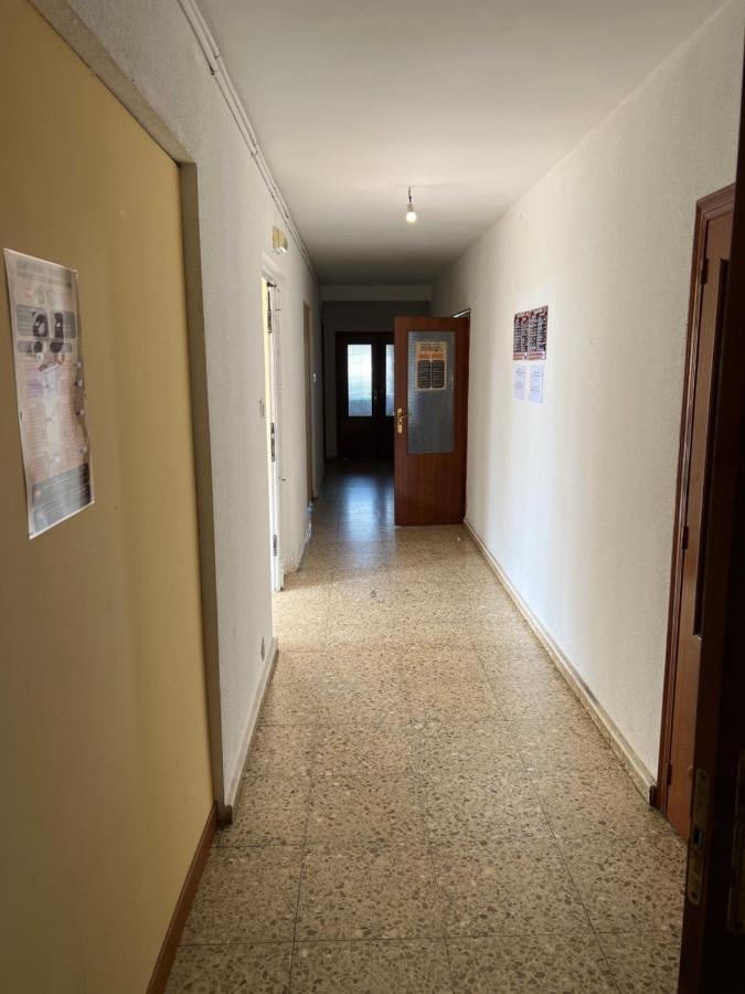Albergue Municipal Hostel San Martín del Camino Exterior foto