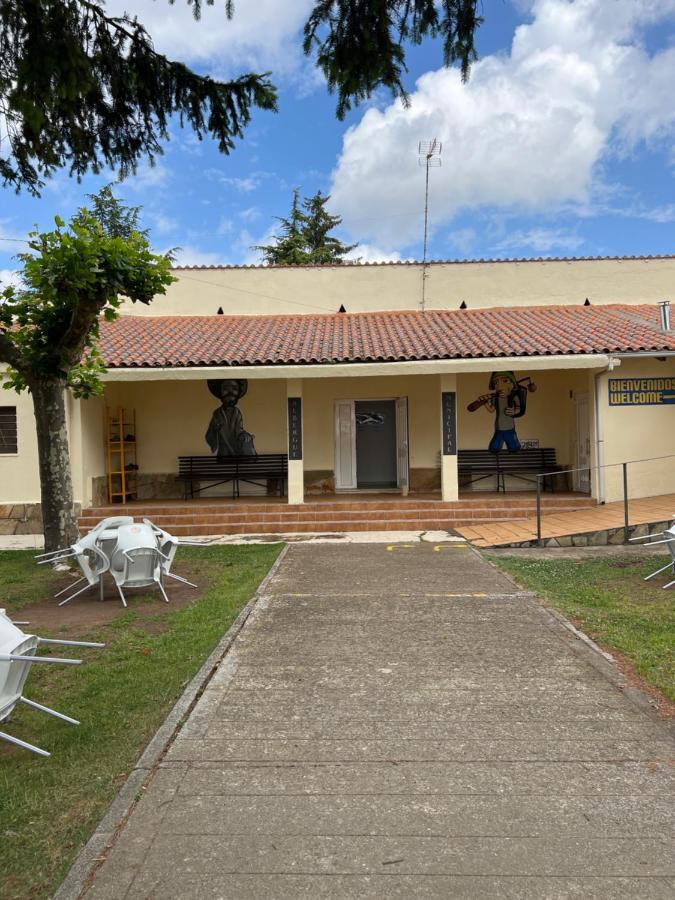 Albergue Municipal Hostel San Martín del Camino Exterior foto